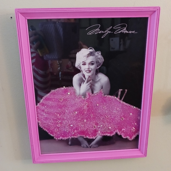 Marilyn Monroe  Pink Glittering Dress 8.5x11 Art Print Framed - Picture 1 of 6